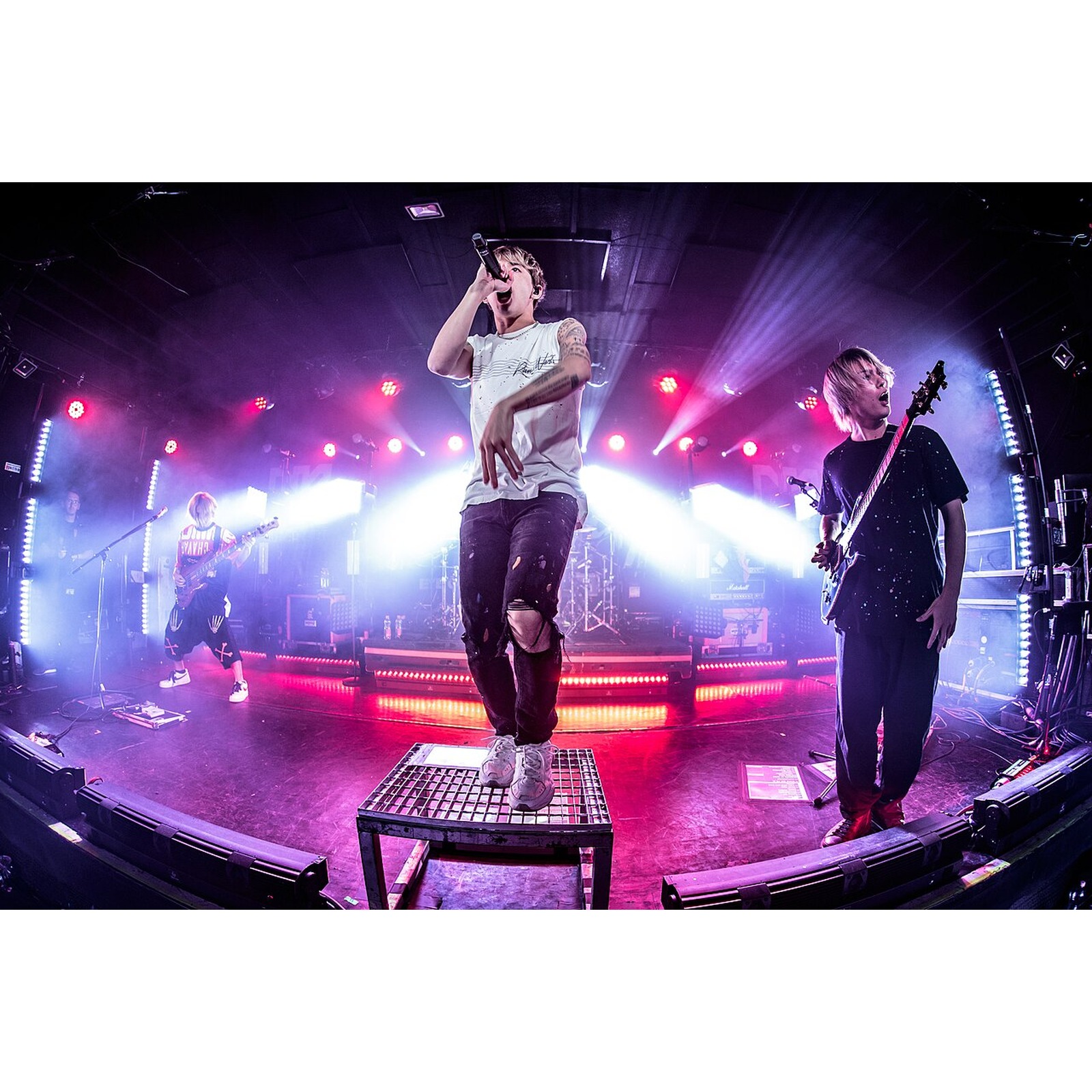 ONE OK ROCK group photograph