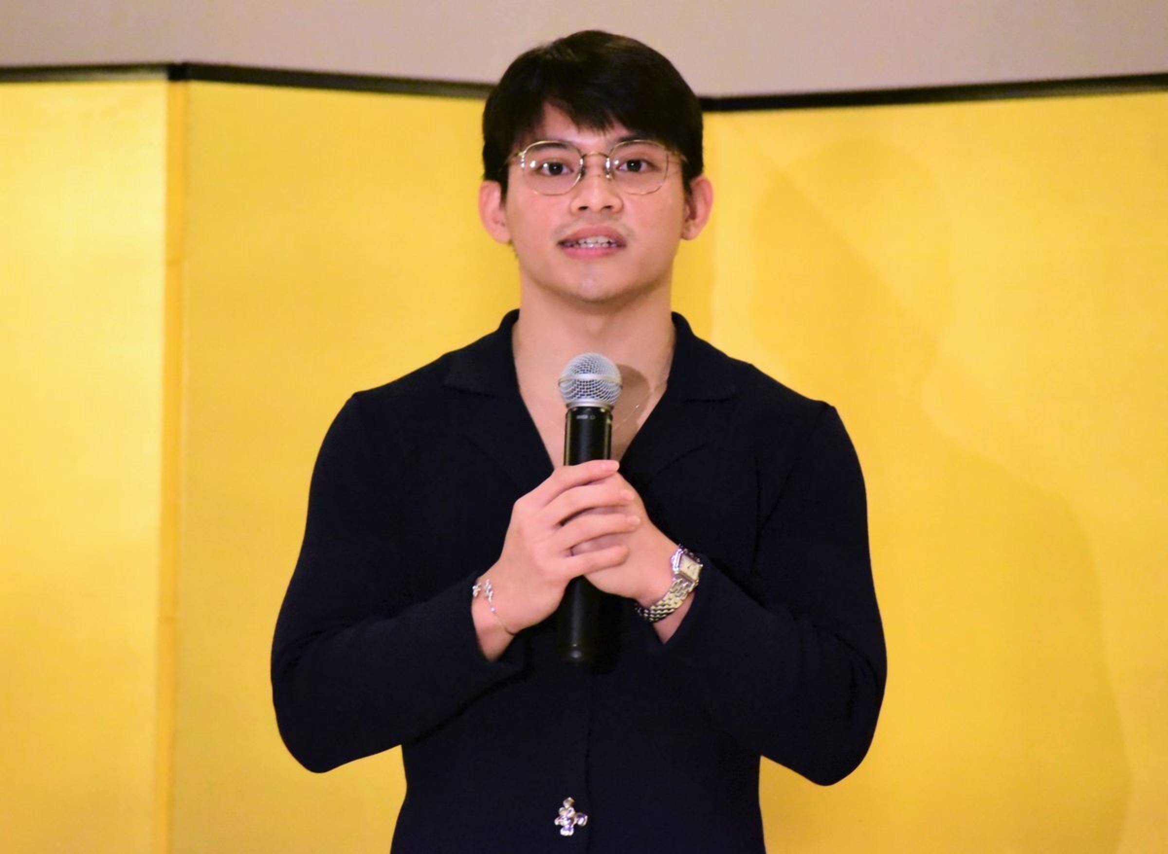 Carlos Yulo speaking at an official reception in October 2024.