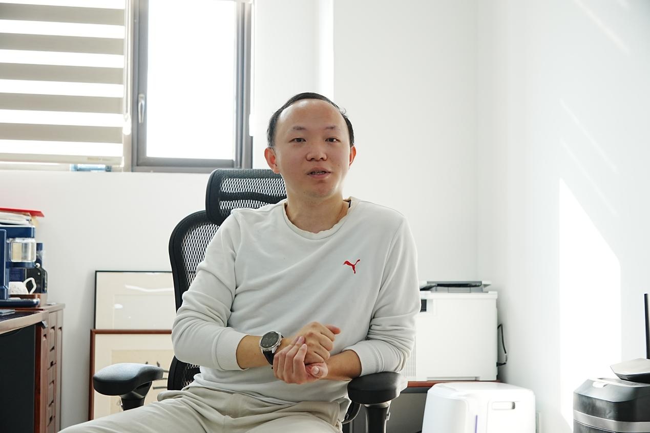 Chunsen Liu, young principal investigator at Fudan University